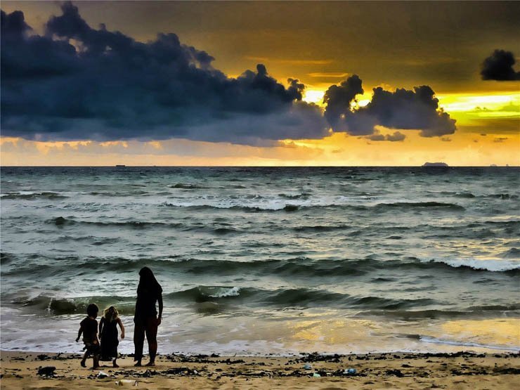 beach shore sand wave waves sea ocean sky cloud clouds cloudy sun sunset