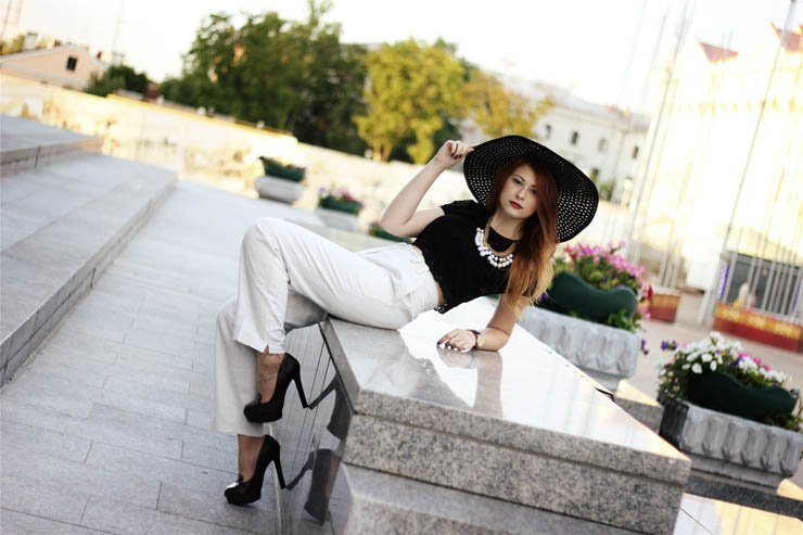 
									fashion model pose lady female woman elegant beautiful modeling