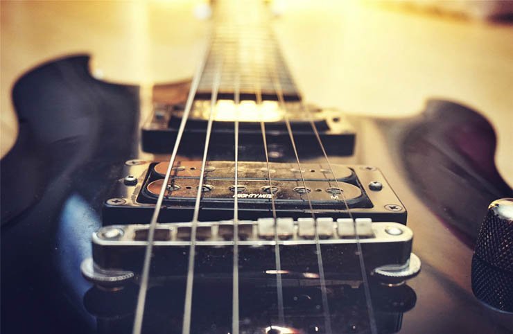 guitar play playing music musician instrument song sing sining chords chord close electric