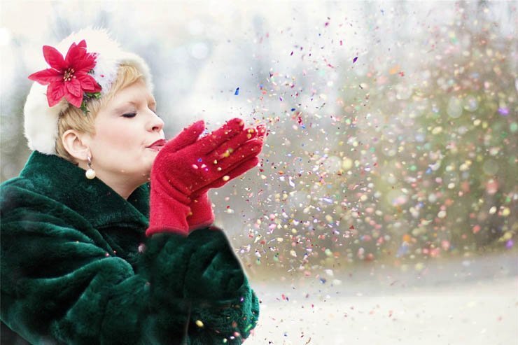 model modeling lady female woman beautiful pose posing fashion elegant blow glitter snow snowy