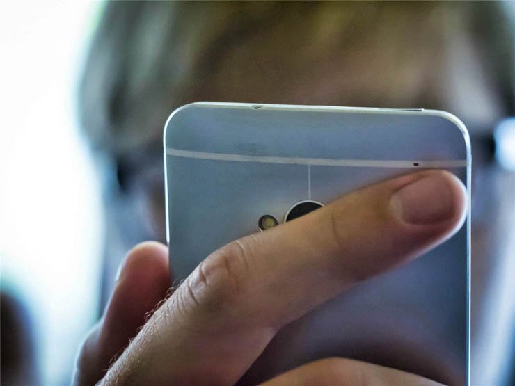 phone mobile cellphone cell tech technology hold hand