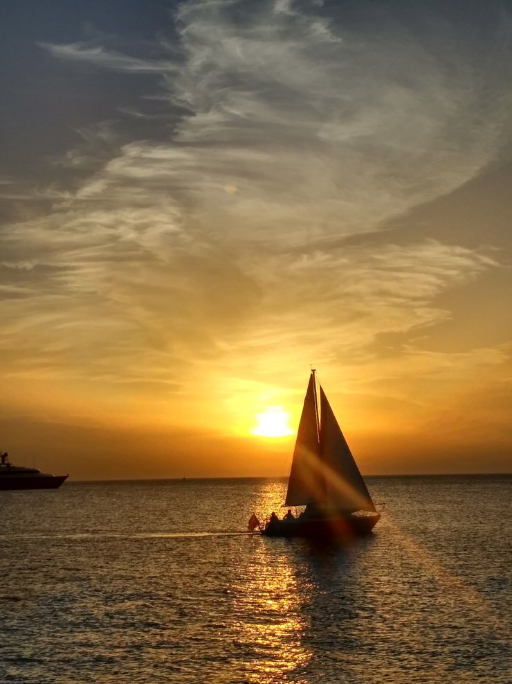 
									boats transportation transport sky sun sunny nature sky clouds cloudy sea ocean water
