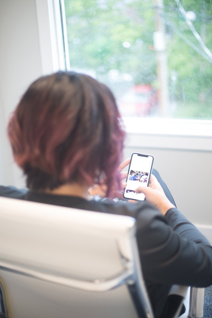 business finance formal job work employee texting mobile desk office woman female boss