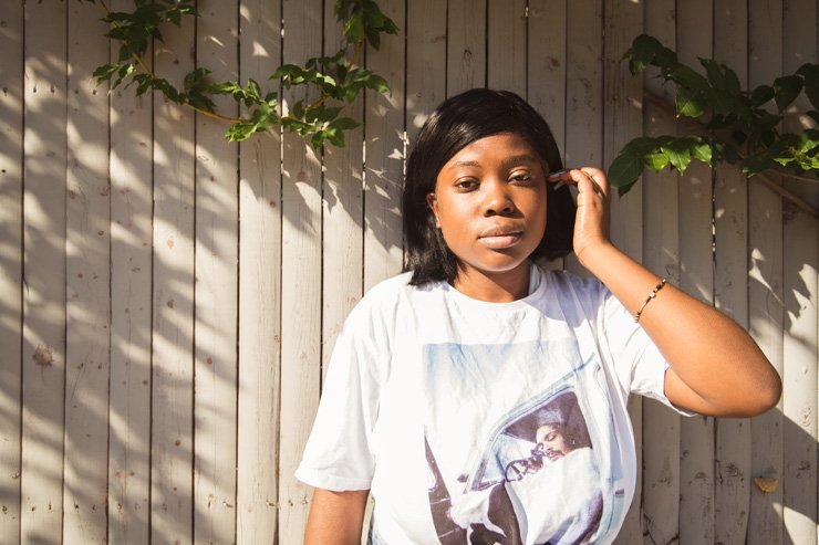 fashion beauty elegant elegance style stylish fashionista fashionable outfit african model woman lady women female shorthair wood wooden wall