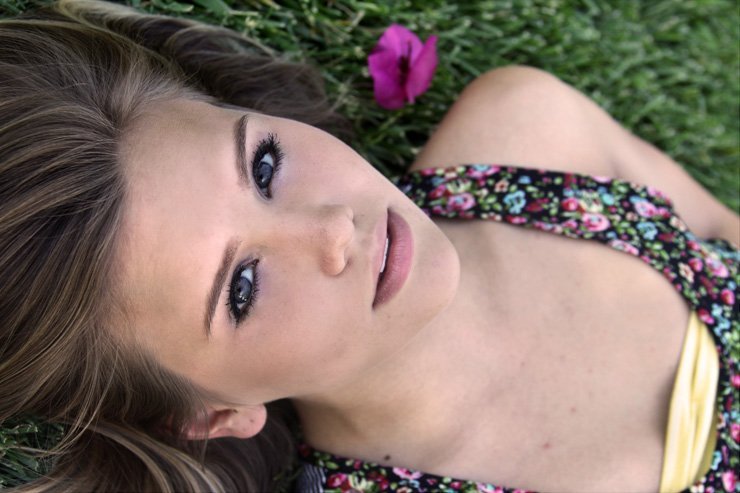 fashion beauty elegant elegance style stylish fashionista fashionable outfit dress woman lady women female makeup flower laying down