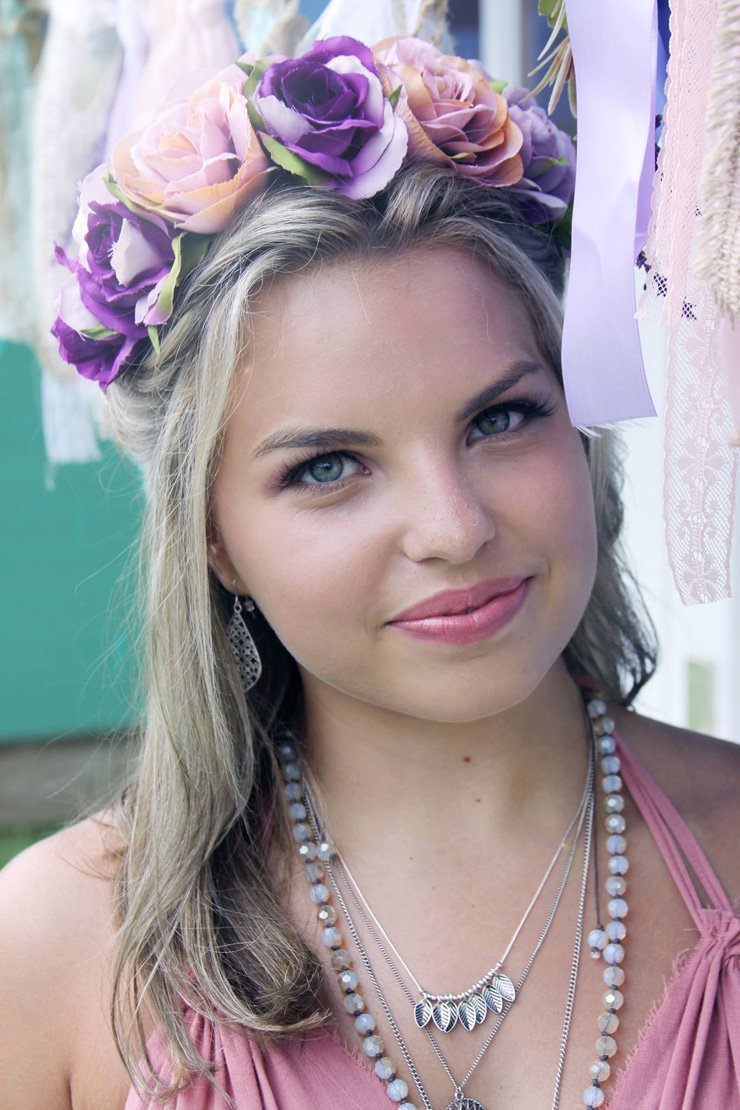 fashion beauty elegant elegance style stylish fashionista fashionable outfit lady woman female women model blonde crown flower accessories pretty makeup