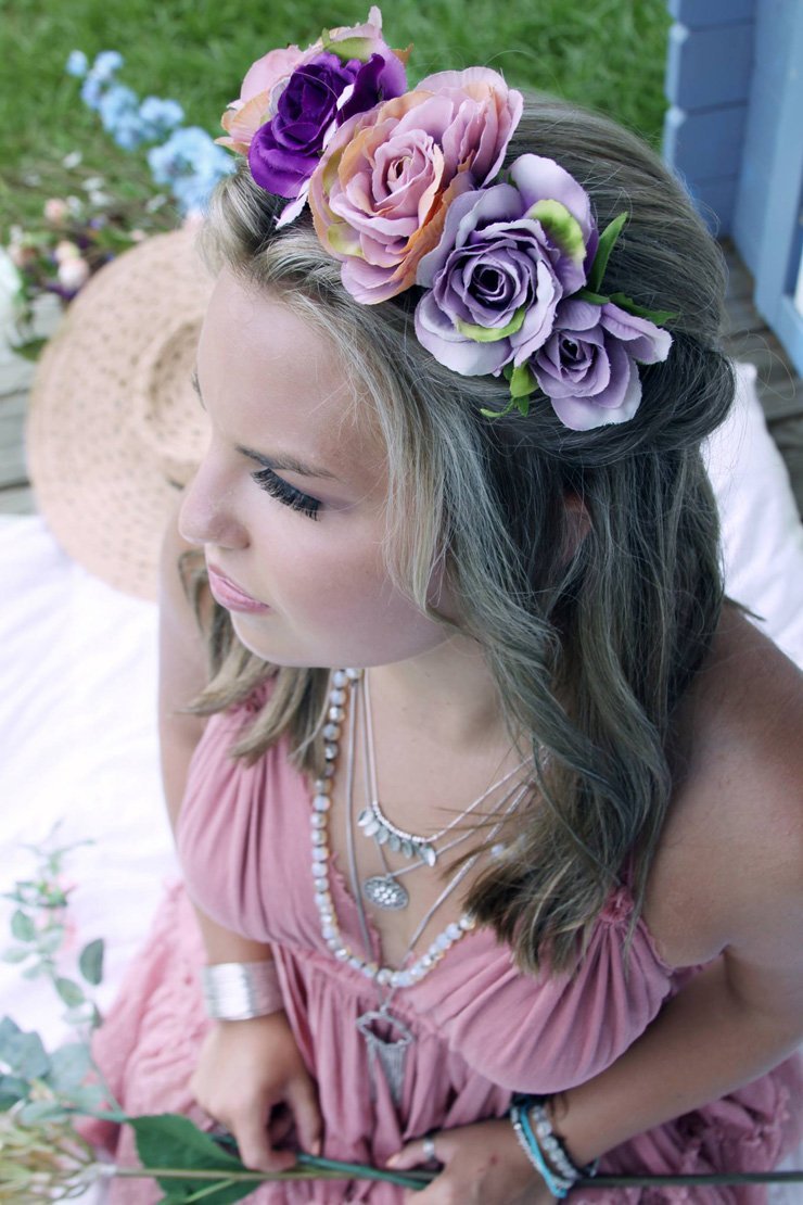 fashion beauty elegant elegance style stylish fashionista fashionable outfit lady woman women female pink dress flower crown accessories hat grass