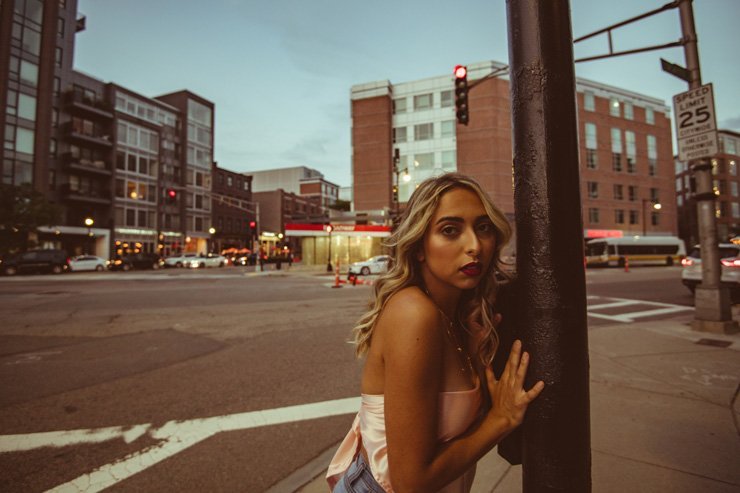 fashion beauty elegant elegance style stylish fashionista fashionable outfit woman women lady female blonde model street traffic light road makeuo lipstick