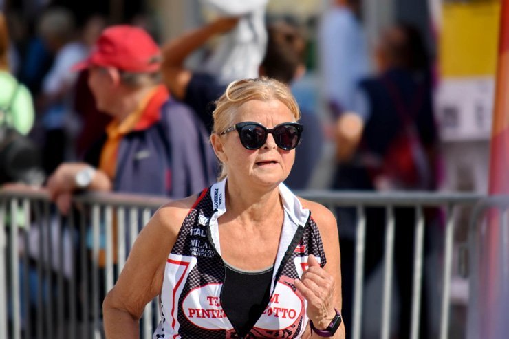 sport sports health running run jogging workout training healthy senior marathon race woman lady